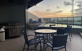 Apto com vista para o mar, Rooftop com piscina&sauna em Porto de Galinhas